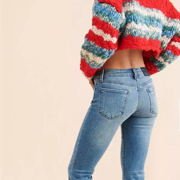 NWT BDG Kinley Chunky knit cropped cardigan
Retail $ 148 Size: XS - Picture 4 of 12